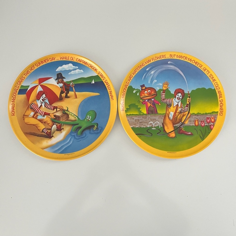 Vintage 1977 RONALD
McDONALD 4 SEASONS DINNER PLATES Summer
Spring Lot (2)
